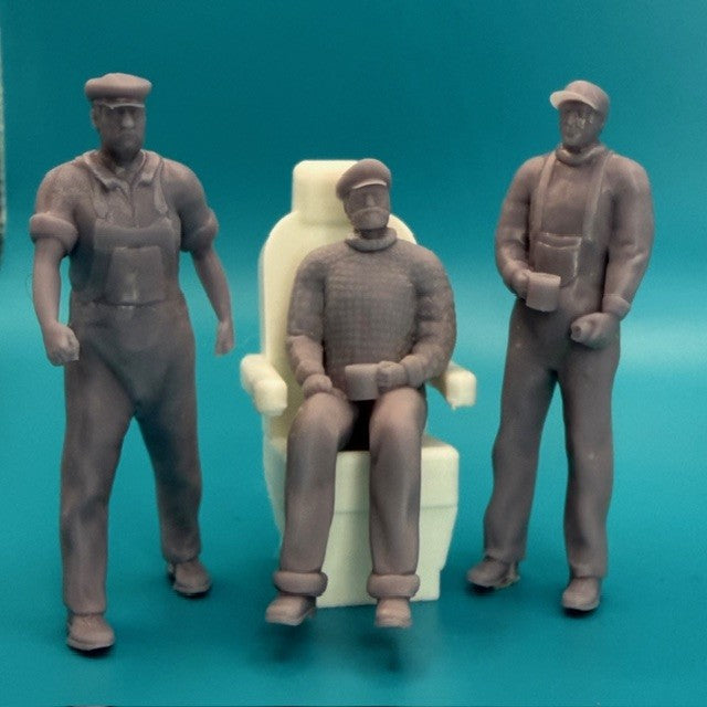 Captain and Crew (3 x Figures) with one White Seat - 1:24 Scale image
