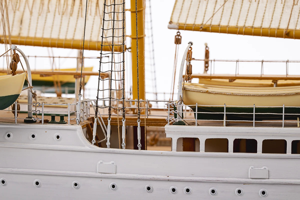 Billing Boats Esmeralda B730 Model Ship Kit