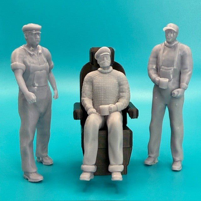 Captain and Crew (3 x Figures) with one Black Seat - 1:24 Scale image