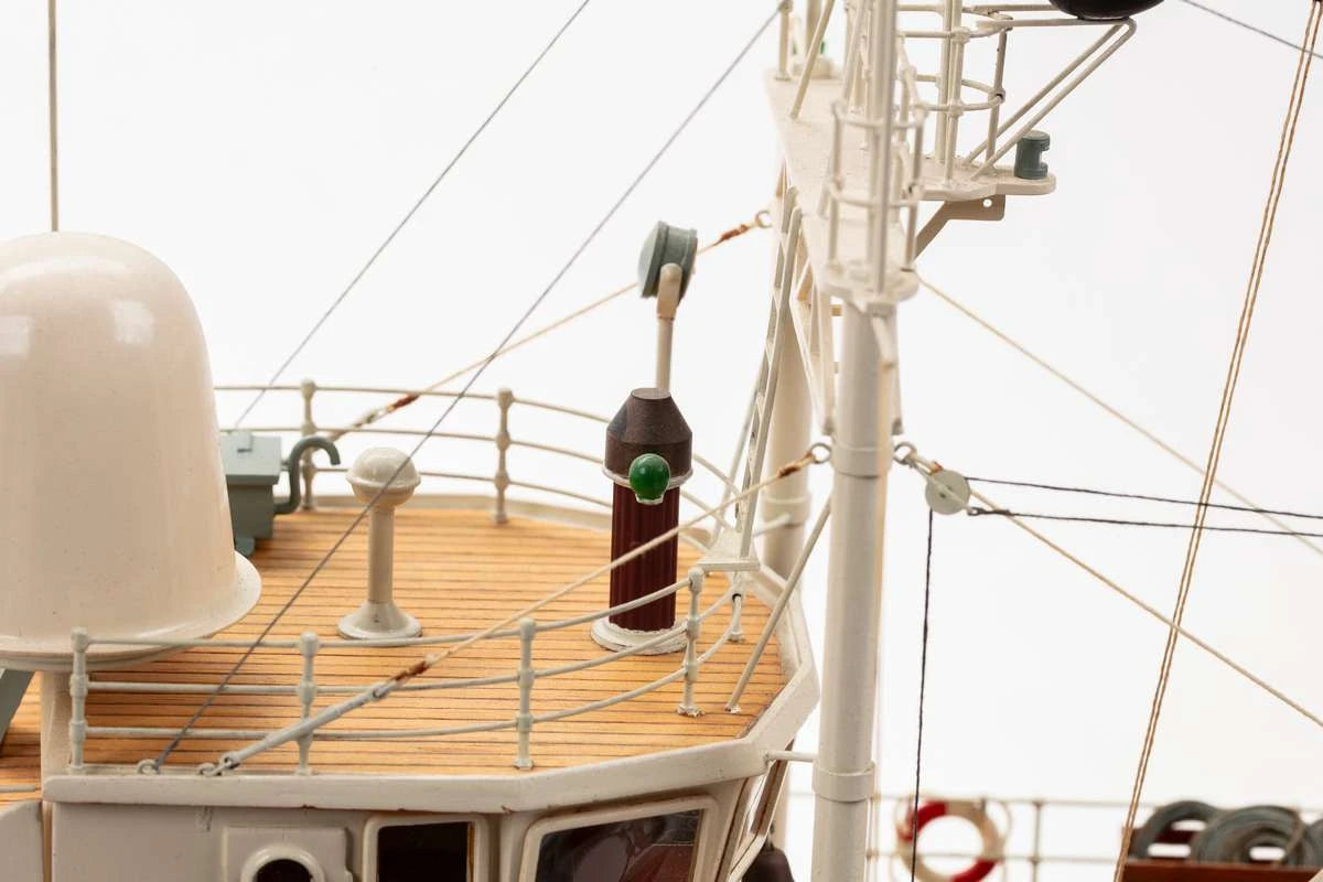Billing Boats Calypso B560 Model Boat Kit