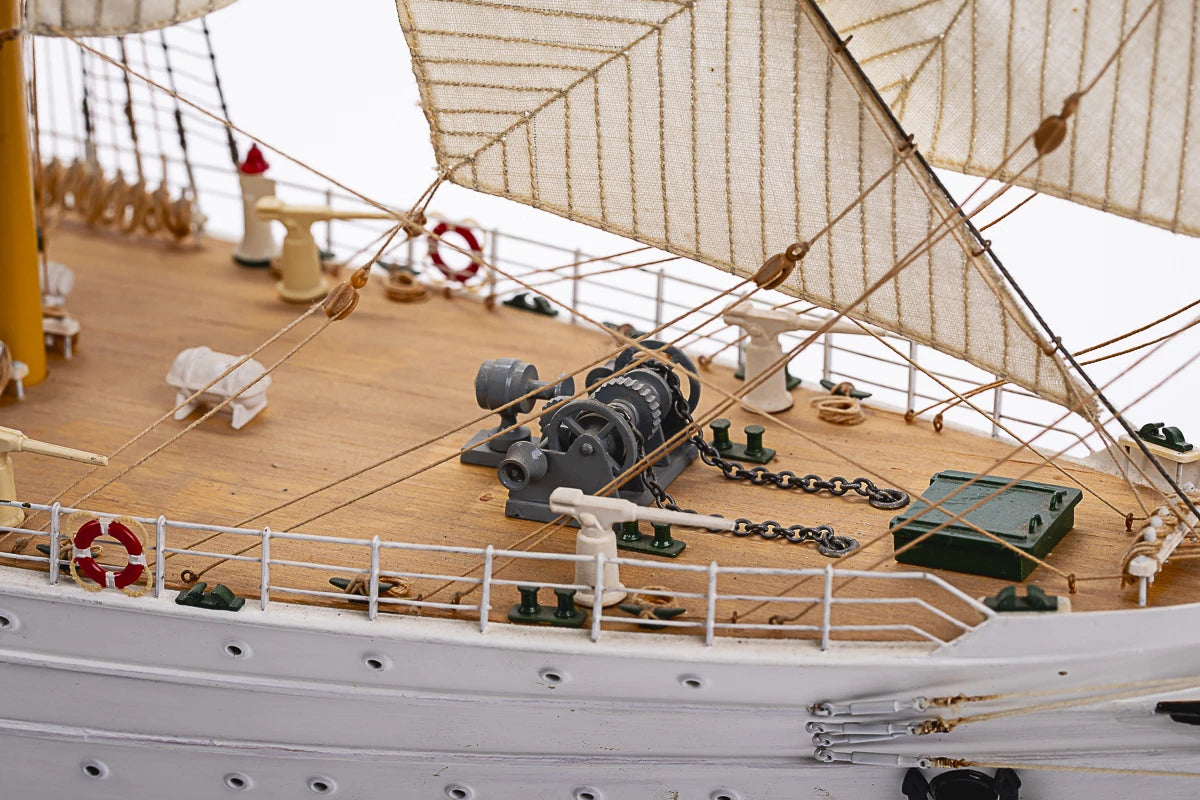 Billing Boats Esmeralda B730 Model Ship Kit